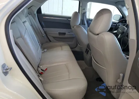 2008 Chrysler 300C z USA, uszkodzony, nr VIN 2C3KA63H28H323035